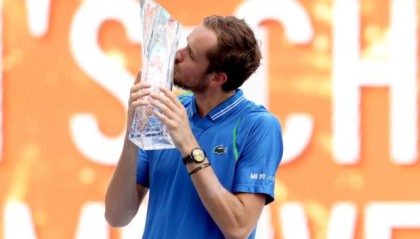 开云体育下载-梅德维德夫真“硬”！ 两个月从掉出前10打回世界第4