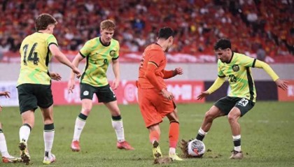 中国队出线仅1小时，外国球迷破防！怒喷假球，呼吁亚足联调查