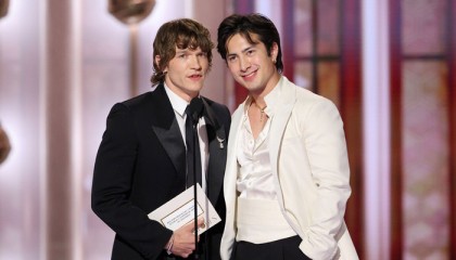 开云-康纳·斯托里、哈德森·威廉姆斯亮相2026年金球奖|Williams|Connor Storrie|California_新浪娱乐_新浪新闻