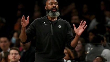 kaiyun体育-沃恩版篮网16胜7负联盟第2！他在场下也有治军妙招