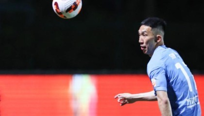 开云-大连人“压着打”夺首胜 场上球员卖力场下谢晖抢戏