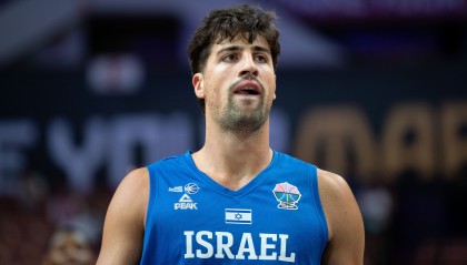 开云体育下载-16进8将对位字母哥！阿夫迪亚欧锦赛小组赛场均24.4分7.6板3.0助