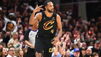 不止做DPOY！队记：莫布里今夏提升了跳投技术 控球&amp;amp;终结也有增强