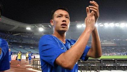 意外！拉唐踢申花前腰的效果还不如谢鹏飞？球队替津门虎给出答案|上海申花|天津津门虎|斯卢茨基|特谢拉|主力_新浪体育_新浪新闻