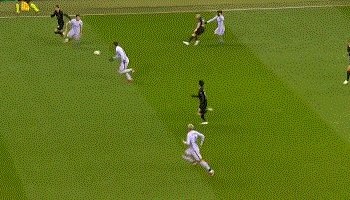 【欧联杯】费兰·托雷斯扳平 巴萨客平10人法兰克福