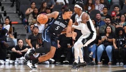 kaiyun体育-休赛期主帅开小灶 新赛季状元郎将季后赛视作目标