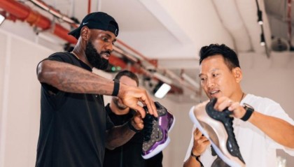 詹姆斯：我和家人互相激励 能通过球鞋讲述家庭故事令我无比满足