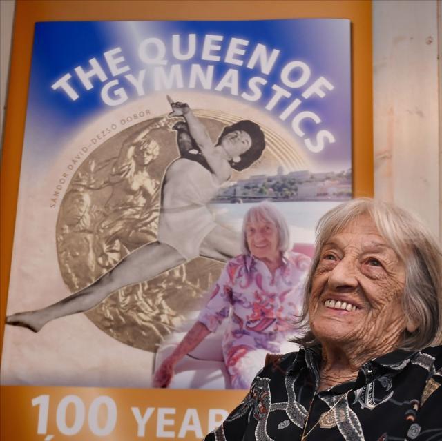 1735875166284019216.jpg 1735875135843.jpg