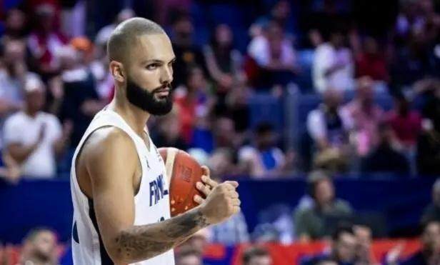 1662437961210058879.jpg a0e75090b9f5c53ea9aa299cc2e59b0b_620x-_80.jpg